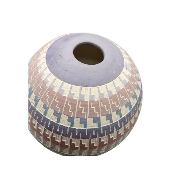 Vintage Navajo Native American Etched Pastel Pottery 8.5" Tall - Picture 6 of 10